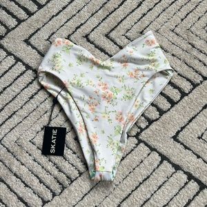 NWT Skatie Melly bottom